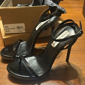 ARI black patent (MINT CONDITION)